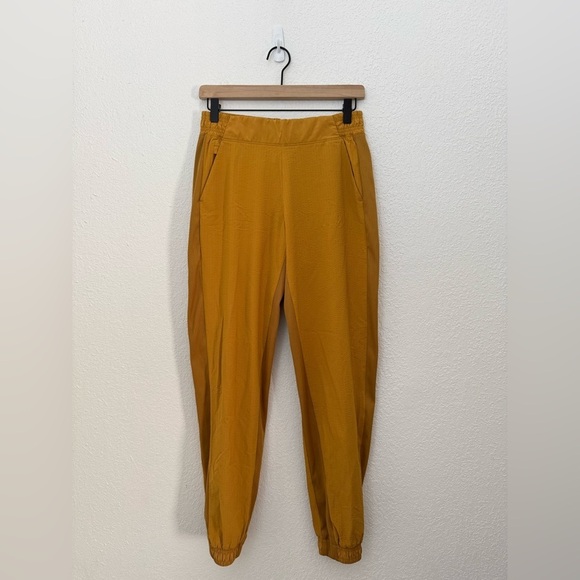 ATHLETA Textured Brooklyn High Rise Ankle Jogger Pants in Tuscan Gold Size 2 - Picture 5 of 15